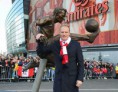 /album/gallery/bergkamp-statue-2-jpg/